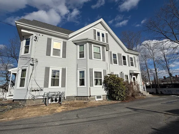 $1,800 | 17 Park Avenue, Unit 3, Whitman, MA 02382