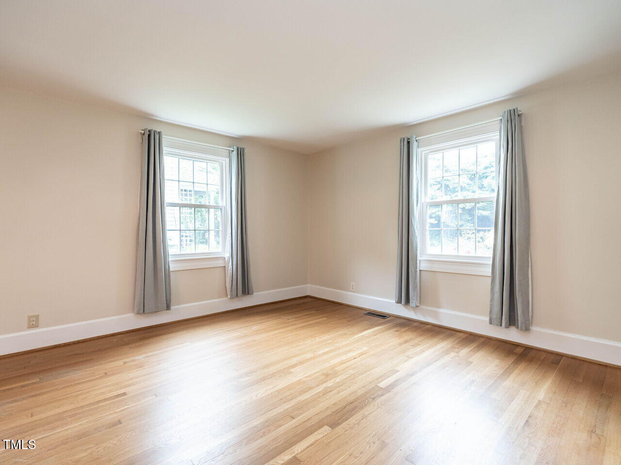 412 Morrison Avenue Raleigh, NC 27608 - Photo 4 of 26 006-1280x960-family-room