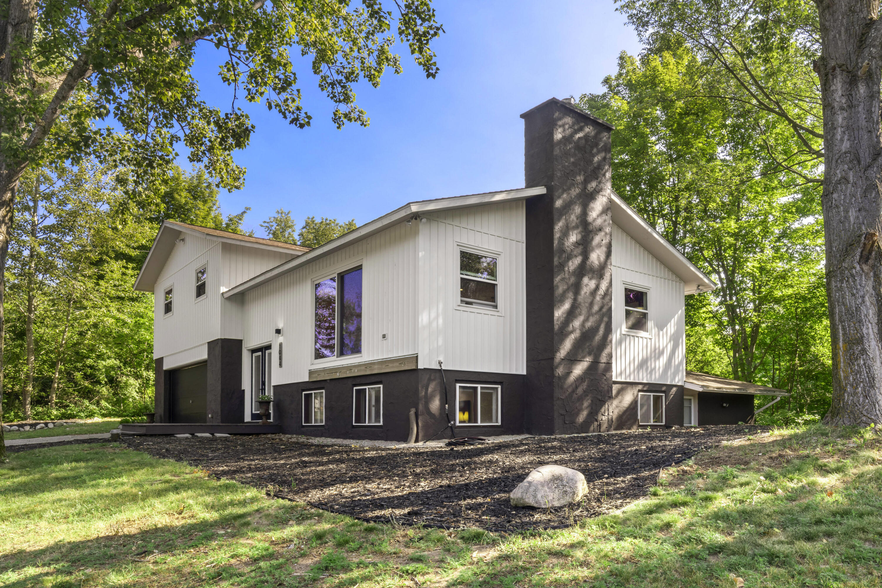 1044 Edenhill Road Beulah, MI 49617 - Photo 3 of 44 0S5A4845