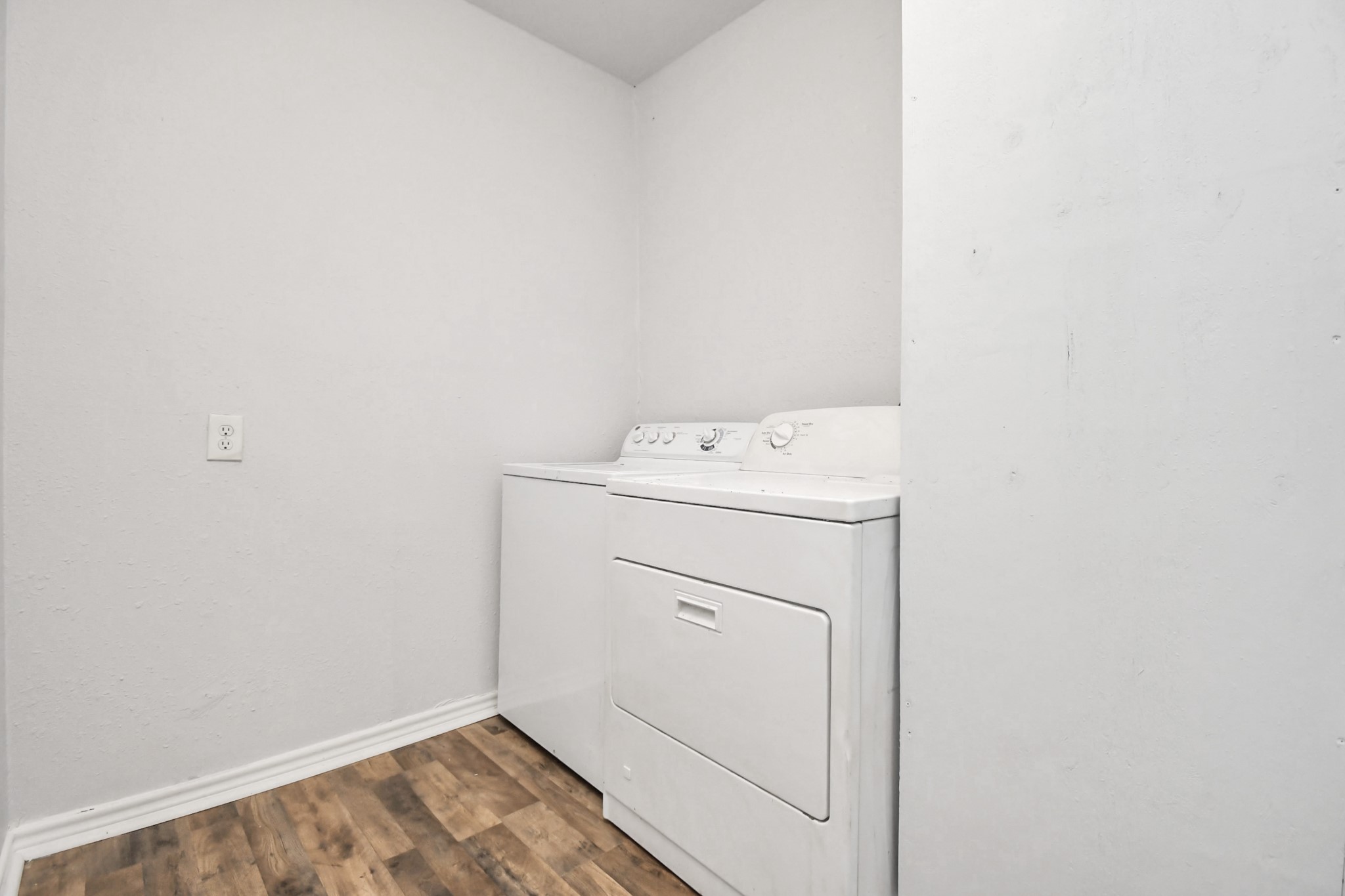 3743 Odin Court Houston, TX 77021 - Photo 29 of 36 Practicality meets efficiency in the dedicated laundry space, offering ample room for appliances, storage solutions, and streamlined household organization.