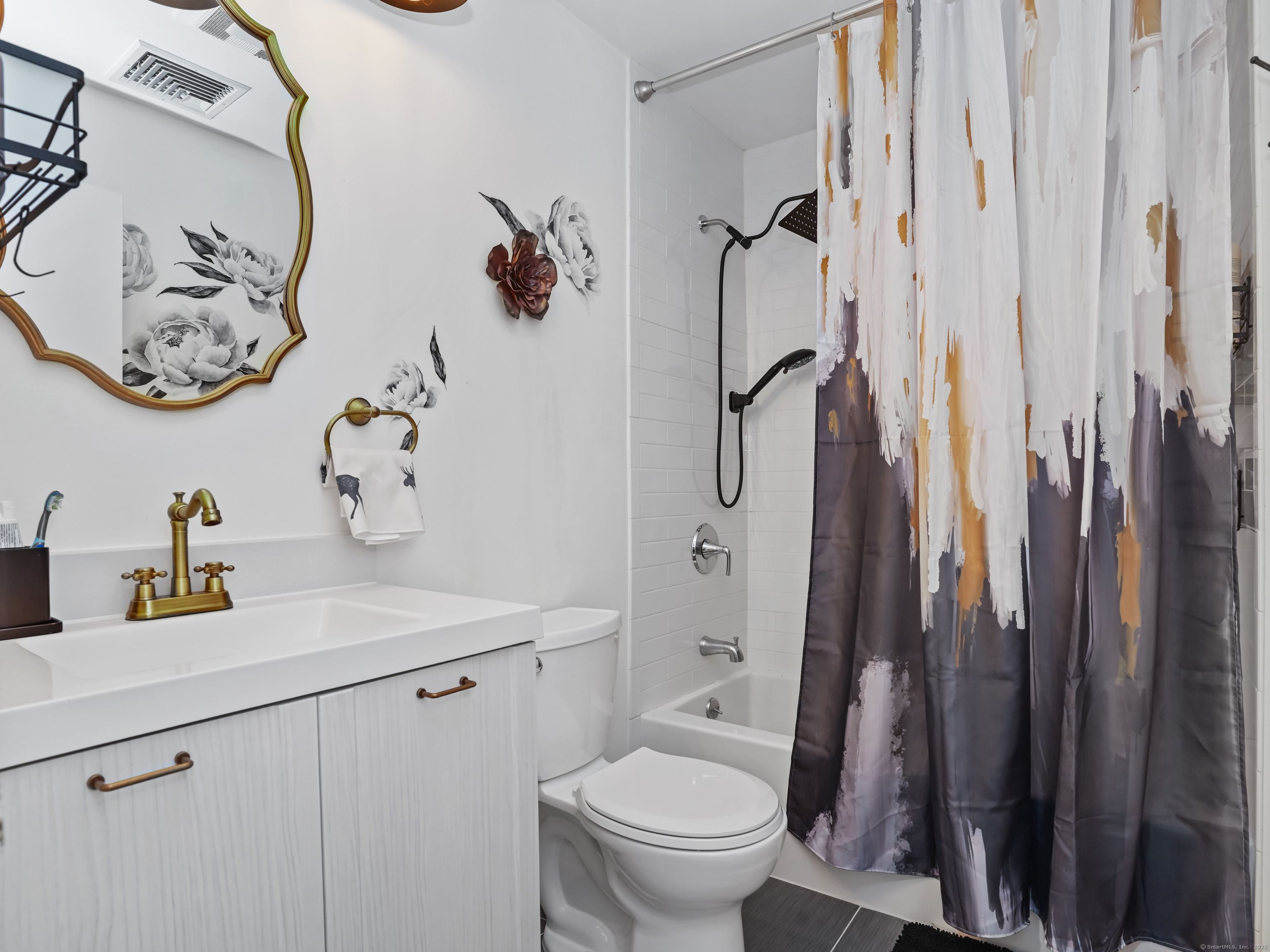 11 Eastwood Road Norwalk, CT 06851 - Photo 16 of 31