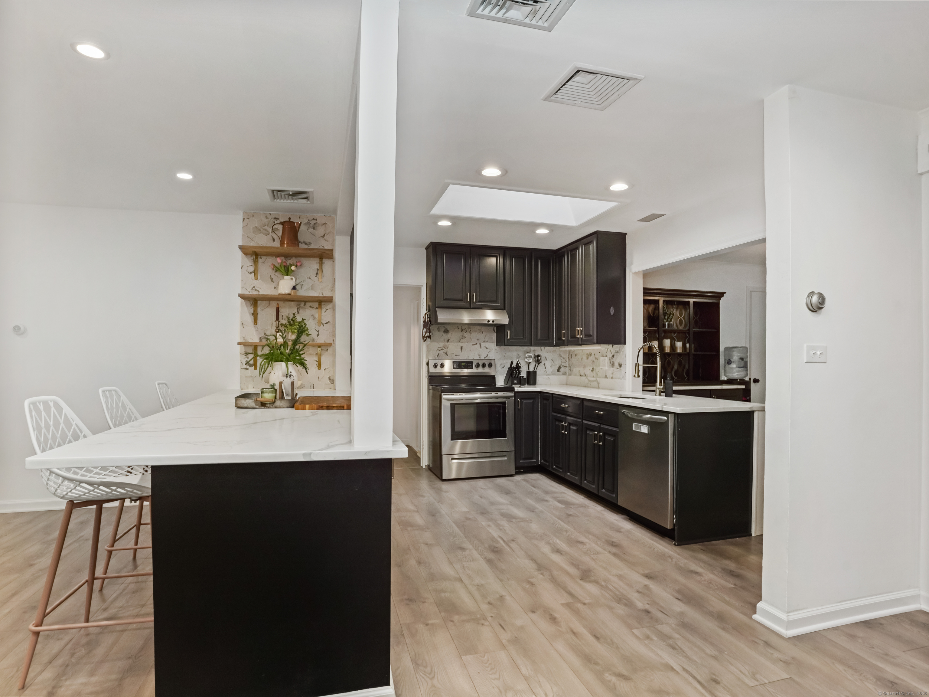 11 Eastwood Road Norwalk, CT 06851 - Photo 9 of 31