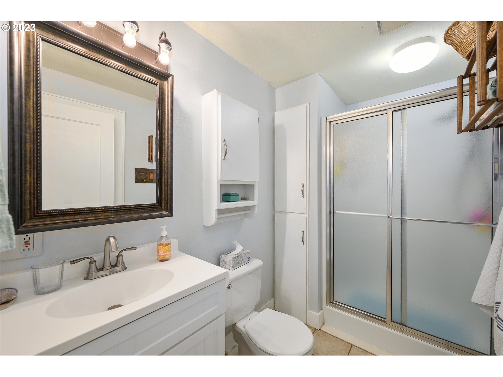 553 Southwest Clay Street Dallas, OR 97338 - Photo 23 of 33 a bathroom with a sink and a mirror