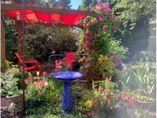 553 Southwest Clay Street Dallas, OR 97338 - Photo 27 of 33 a view of a fountain with fountain