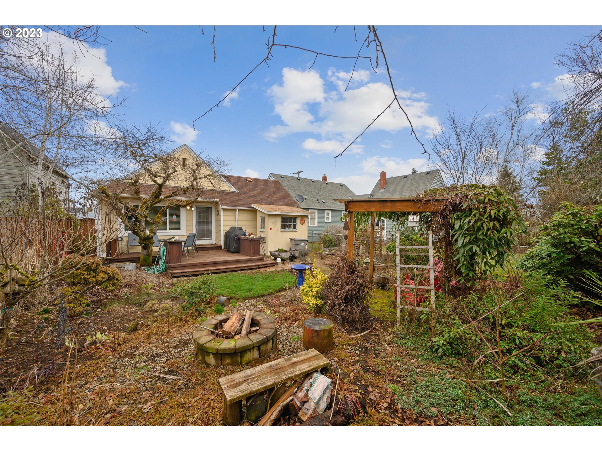 553 Southwest Clay Street Dallas, OR 97338 - Photo 30 of 33 a front view of house with a garden