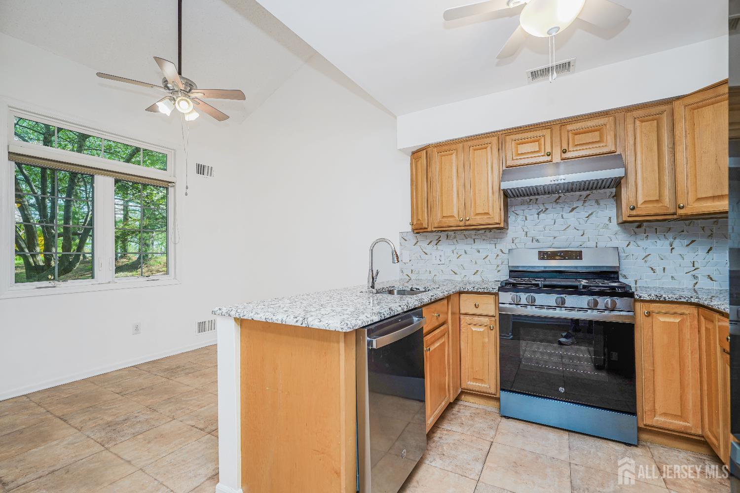 47 Winthrop Road, Unit 47A Monroe Township, NJ 08831 - Photo 5 of 34