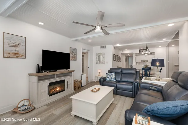 $3,300 | 1175 Florida A1A, Unit 606, Satellite Beach, FL 32937