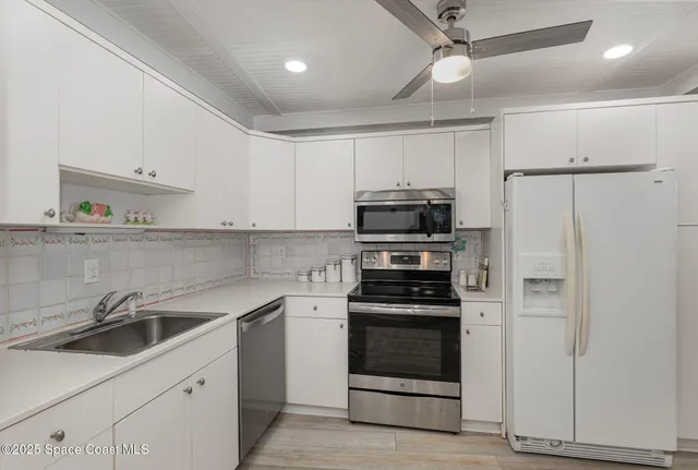 $3,300 | 1175 Florida A1A, Unit 606, Satellite Beach, FL 32937