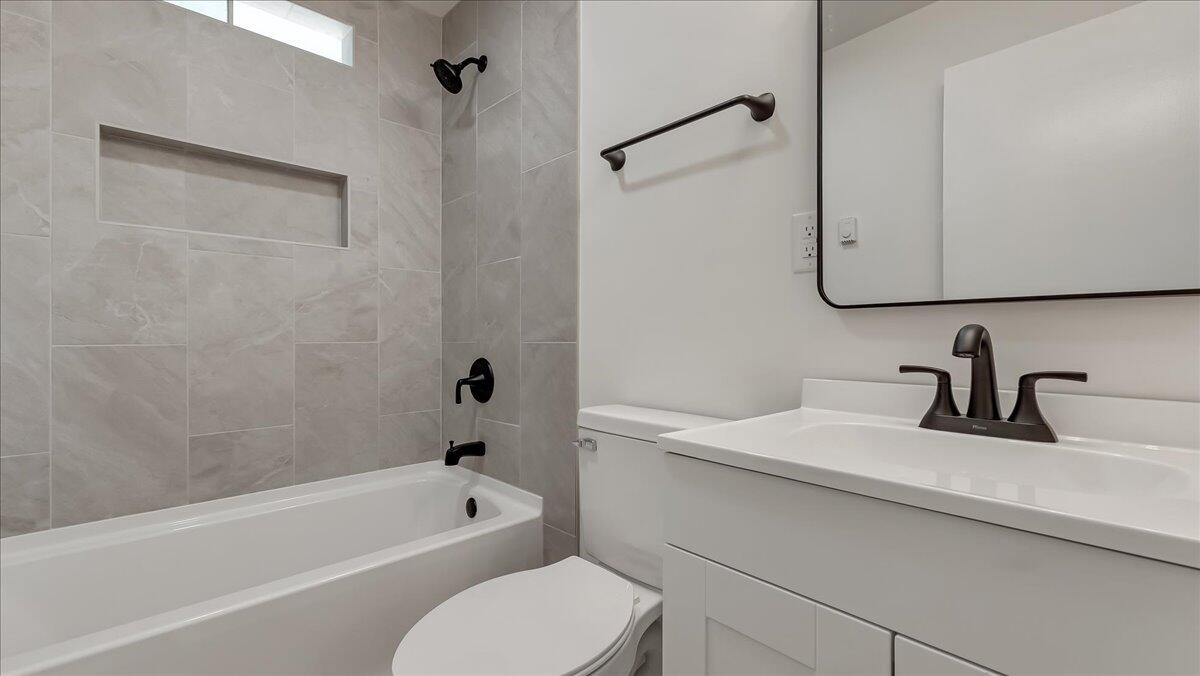 169 Sportsmen Drive Cresco, PA 18326 - Photo 18 of 61 a bathroom with a sink a toilet and a bathtub