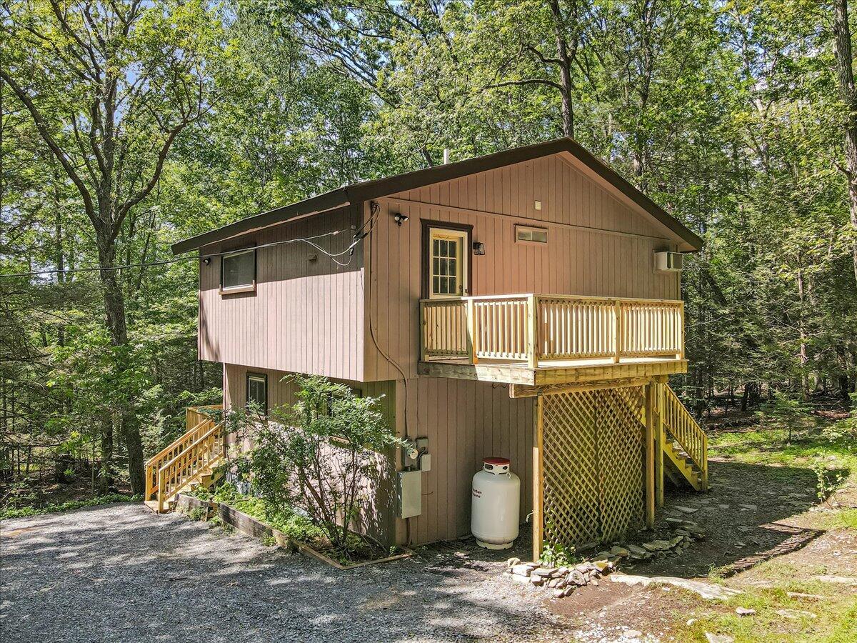 169 Sportsmen Drive Cresco, PA 18326 - Photo 4 of 61 01-Photo Jun 19 2025, 3 12 16 PM