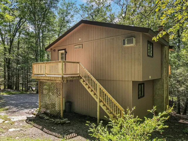 $337,000 | 169 Sportsmen Drive, Cresco, PA 18326