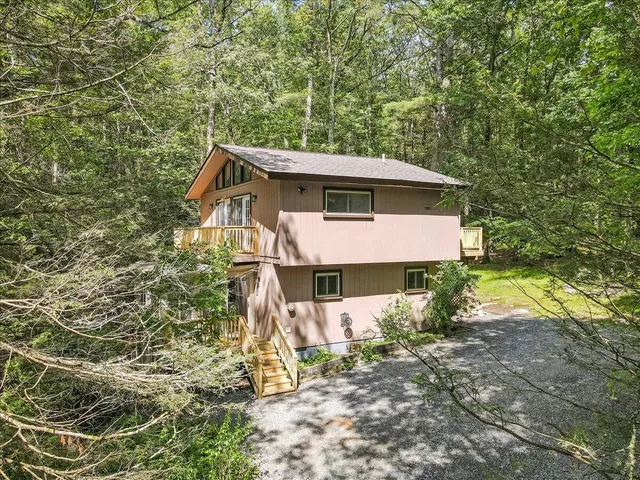 $337,000 | 169 Sportsmen Drive, Cresco, PA 18326