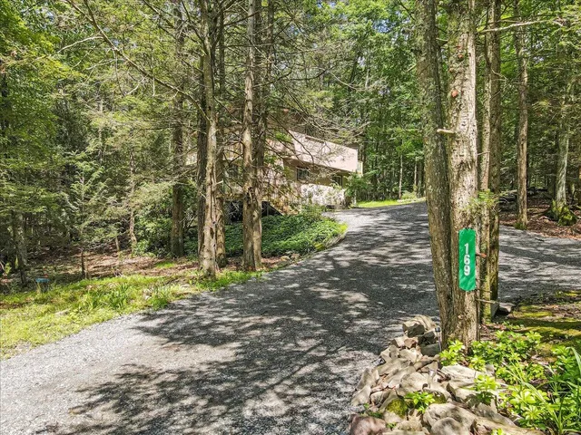 $337,000 | 169 Sportsmen Drive, Cresco, PA 18326