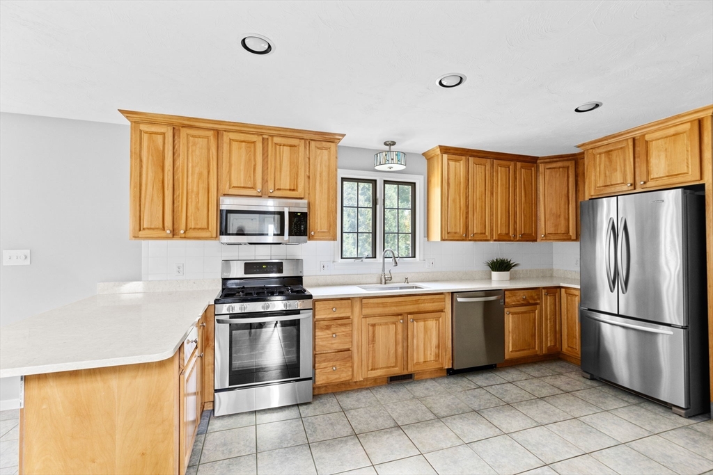 3 Langlee Road Hingham, MA 02043 - Photo 7 of 30 Gallery Image 7