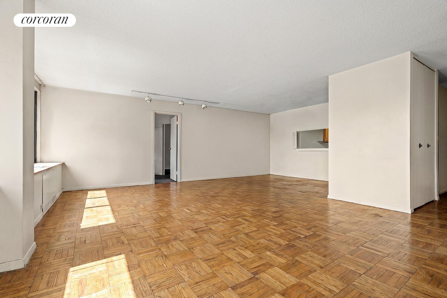 531 Main Street, Unit 503 Manhattan, NY 10044 - Photo 2 of 10