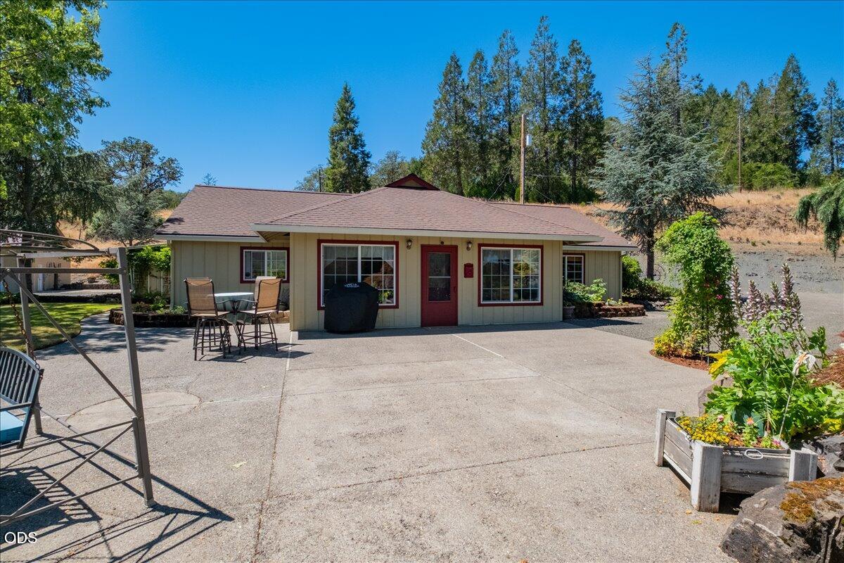106 Green Valley Road Oakland, OR 97462 - Photo 41 of 52