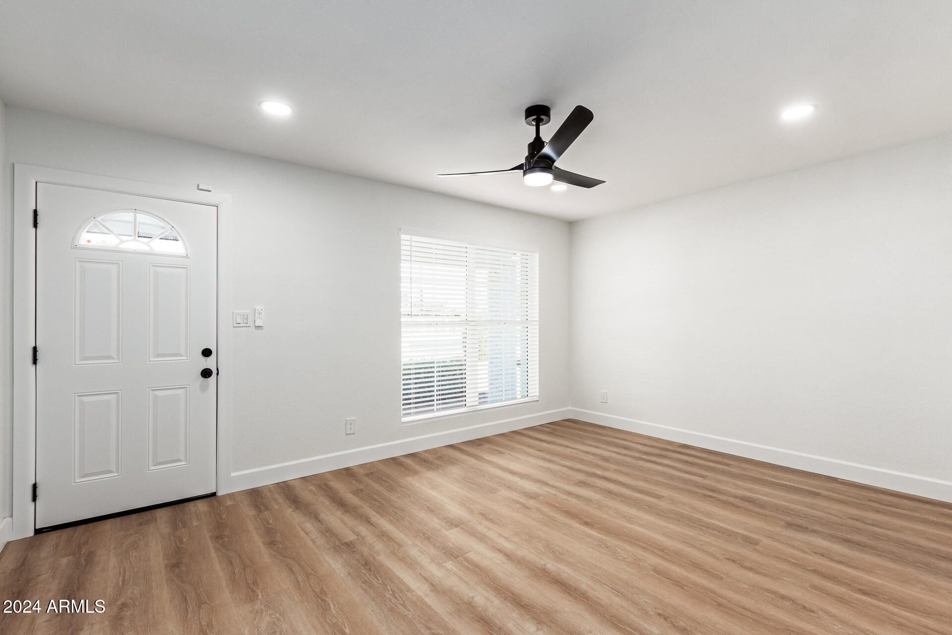 1529 West Utopia Road Phoenix, AZ 85027 - Photo 4 of 35 08 - Utopia