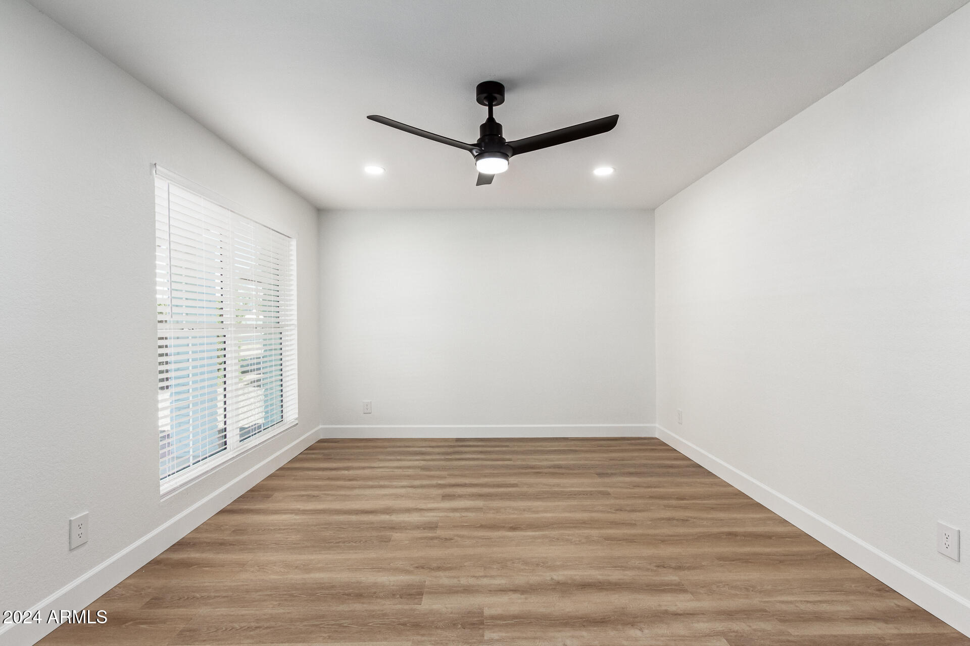 1529 West Utopia Road Phoenix, AZ 85027 - Photo 6 of 35 10 - Utopia