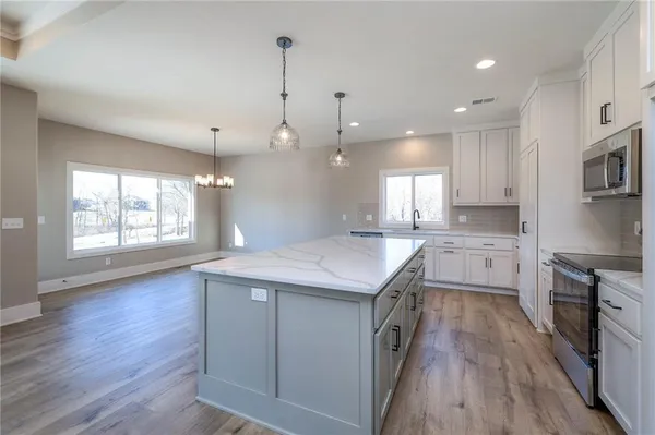 $469,900 | 11207 Trevor Drive, Peculiar, MO 64078