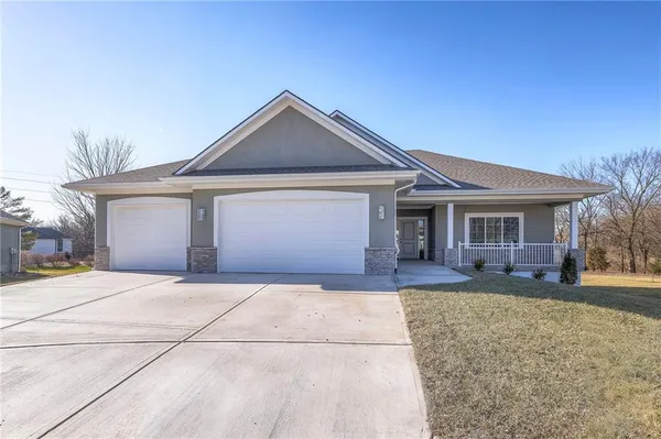 $469,900 | 11207 Trevor Drive, Peculiar, MO 64078