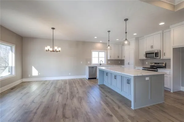 $469,900 | 11207 Trevor Drive, Peculiar, MO 64078