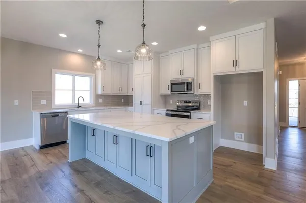 $469,900 | 11207 Trevor Drive, Peculiar, MO 64078