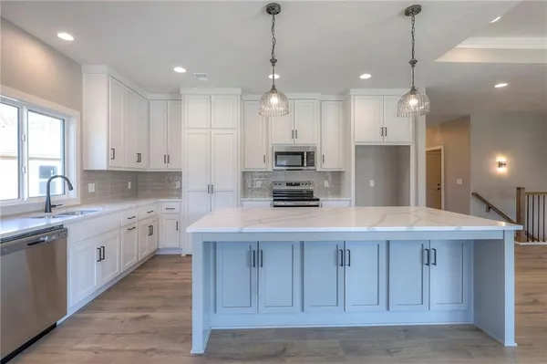 $469,900 | 11207 Trevor Drive, Peculiar, MO 64078