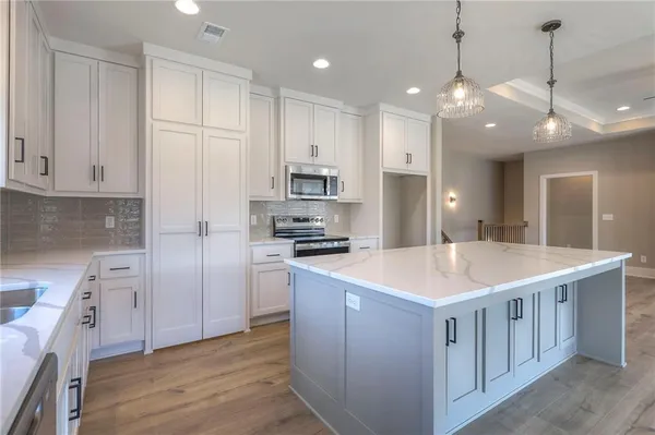 $469,900 | 11207 Trevor Drive, Peculiar, MO 64078