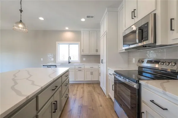 $469,900 | 11207 Trevor Drive, Peculiar, MO 64078