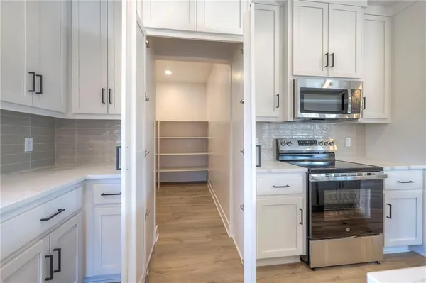 $469,900 | 11207 Trevor Drive, Peculiar, MO 64078