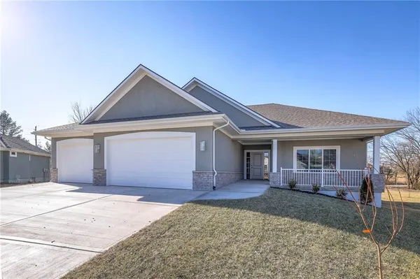 $469,900 | 11207 Trevor Drive, Peculiar, MO 64078