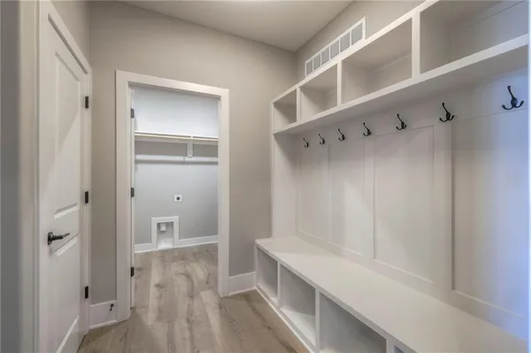 $469,900 | 11207 Trevor Drive, Peculiar, MO 64078