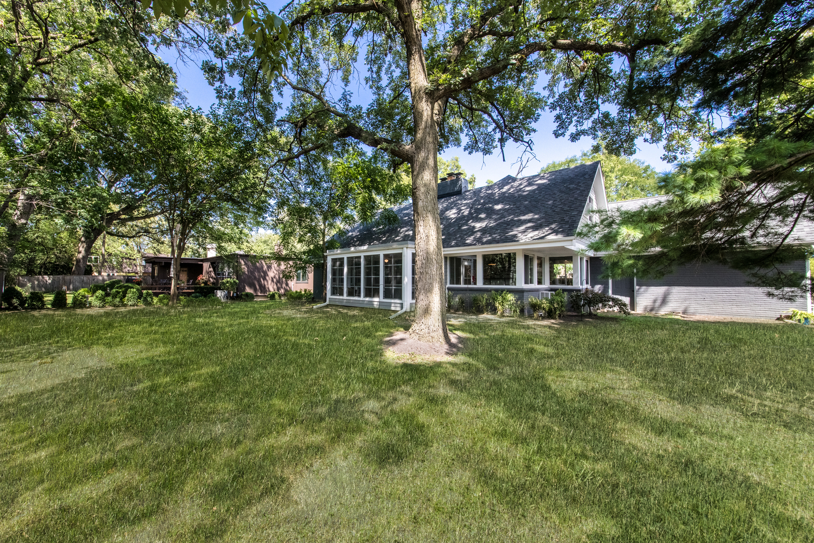 708 Wesley Drive Park Ridge, IL 60068 - Photo 3 of 29 Gallery Image 3