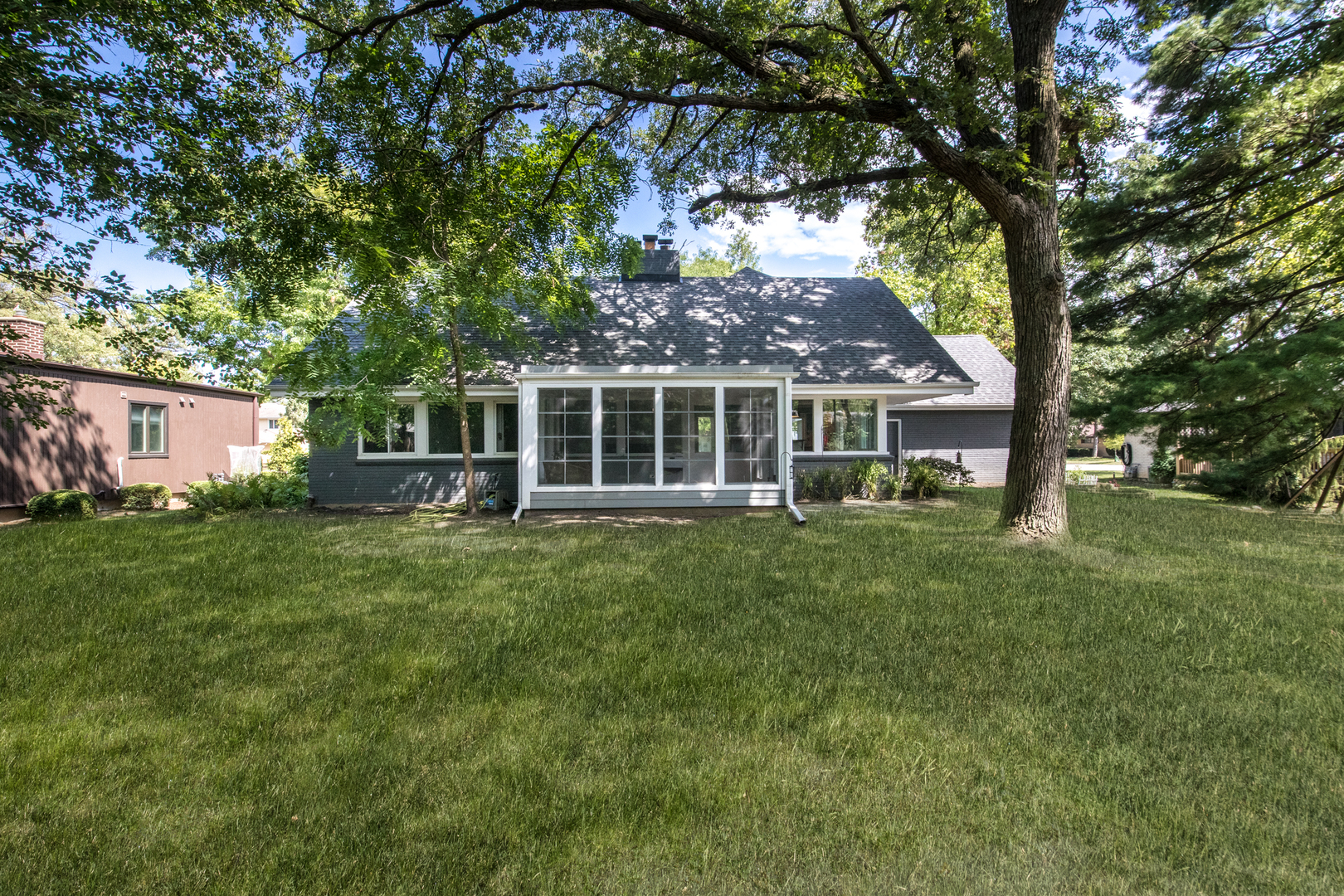 708 Wesley Drive Park Ridge, IL 60068 - Photo 4 of 29 Gallery Image 4
