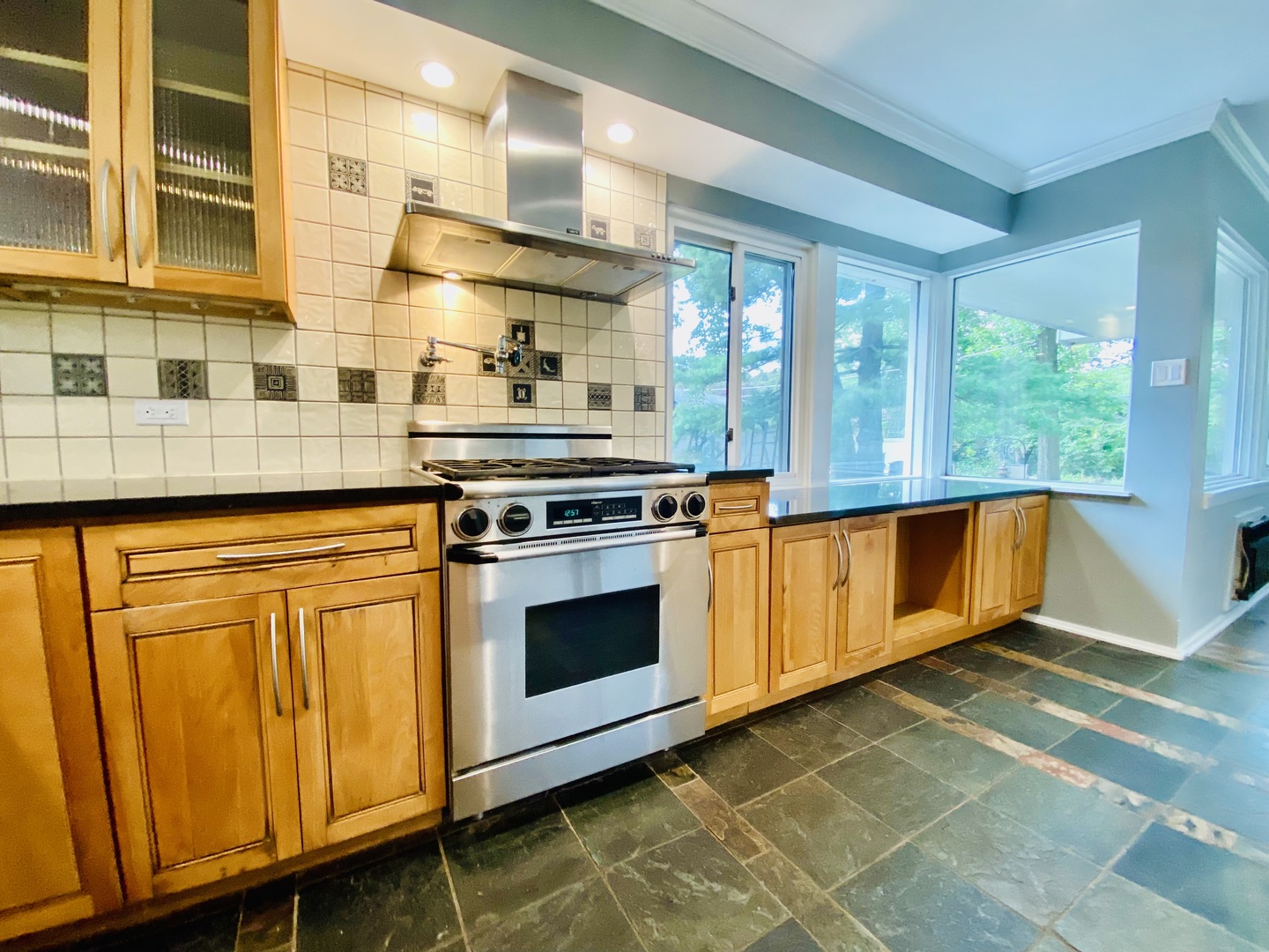 708 Wesley Drive Park Ridge, IL 60068 - Photo 5 of 29 Gallery Image 5