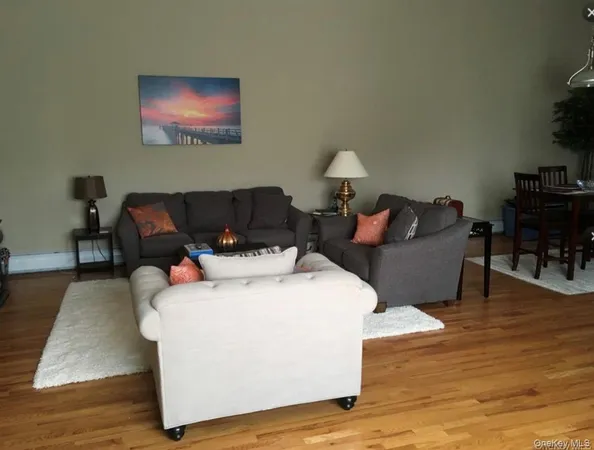 $3,200 | 179 Main Street, Beacon, NY 12508