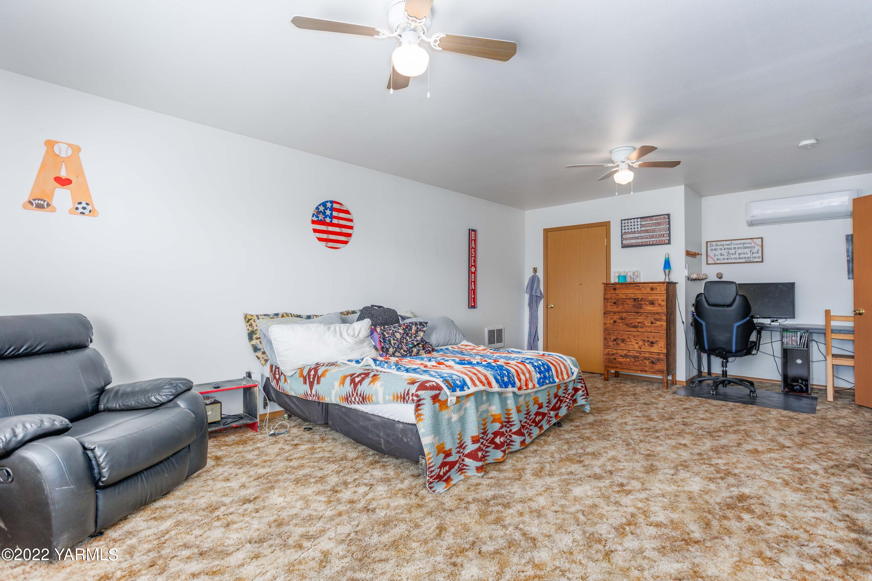 3101 South Steele Road Prosser, WA 99350 - Photo 21 of 43 a bedroom with bed and a couch
