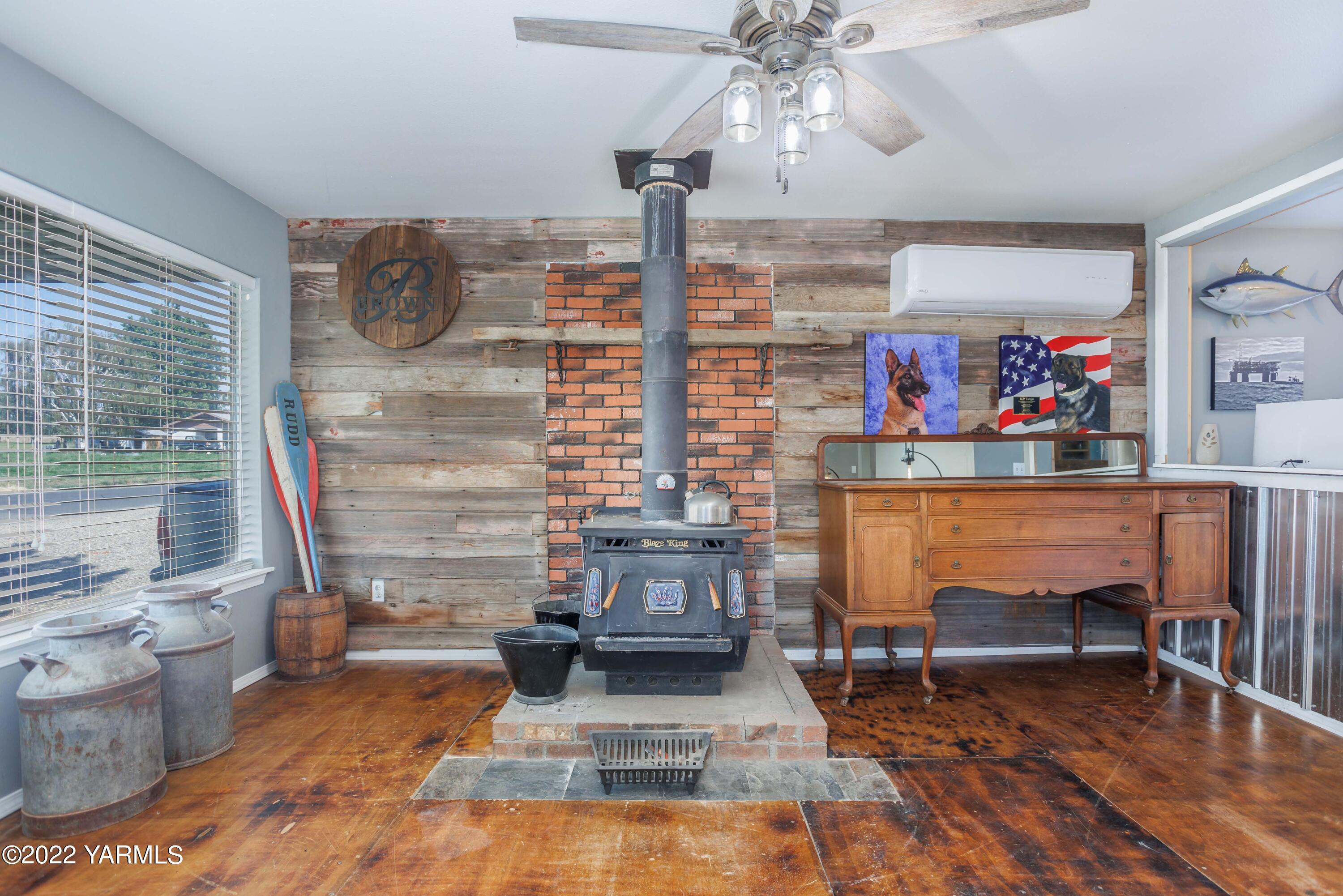 3101 South Steele Road Prosser, WA 99350 - Photo 6 of 43 a living room with furniture and a fireplace