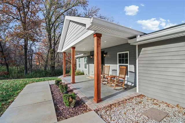 $390,000 | 2100 Highway 61, Festus, MO 63028