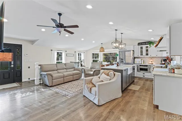 $390,000 | 2100 Highway 61, Festus, MO 63028