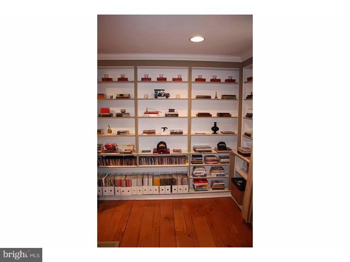 444 Upper Gulph Road Radnor, PA 19087 - Photo 5 of 21 Living Room