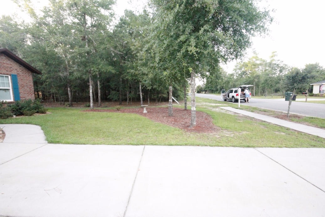 402 Hunters Ridge Road DeFuniak Springs, FL 32433 - Photo 3 of 22 Front Drive