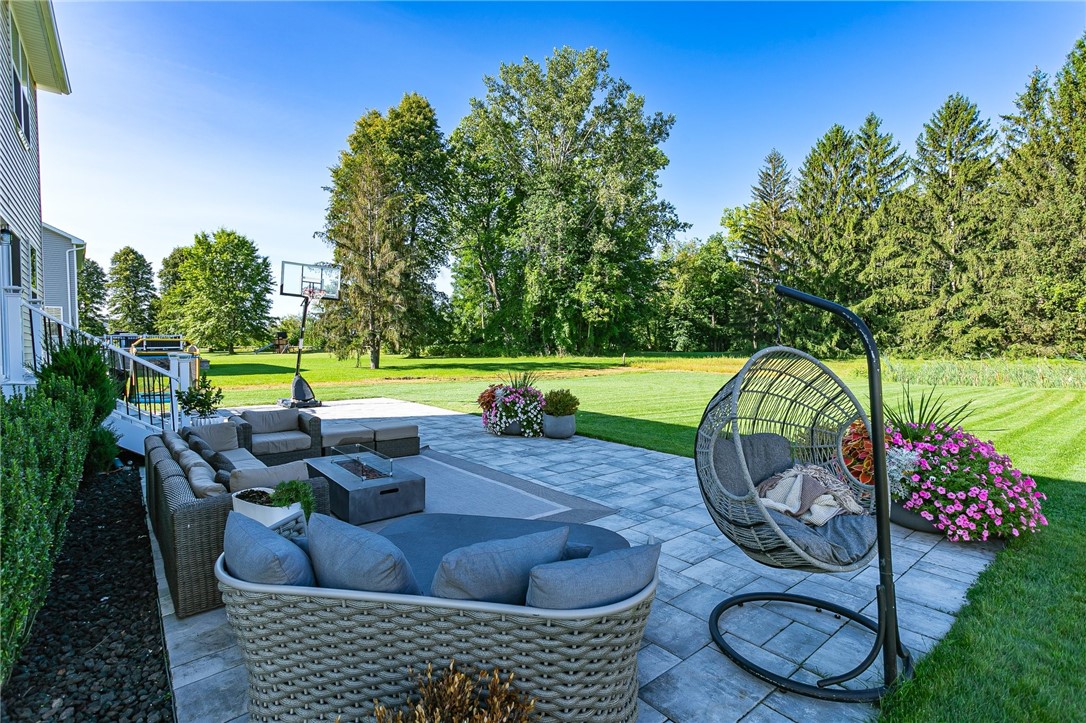 379 Anna Circle Webster, NY 14580 - Photo 4 of 47