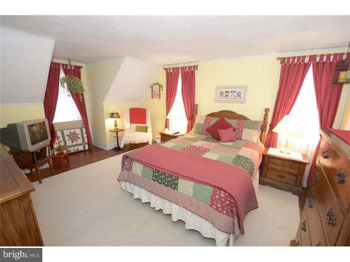 712 Hemlock Road Media, PA 19063 - Photo 11 of 19 Bedroom - Main
