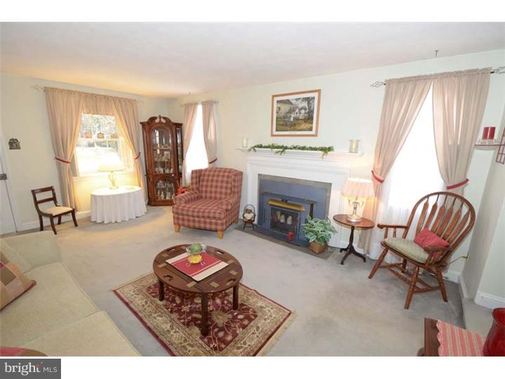 712 Hemlock Road Media, PA 19063 - Photo 3 of 19 Living Room