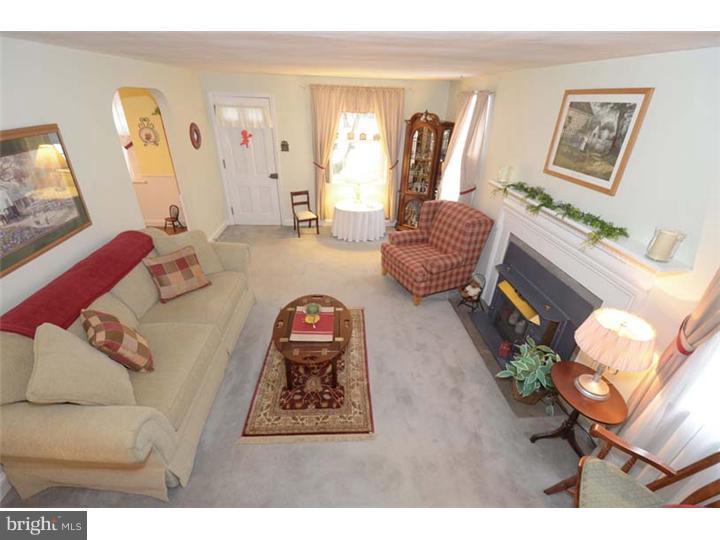 712 Hemlock Road Media, PA 19063 - Photo 4 of 19 Living Room