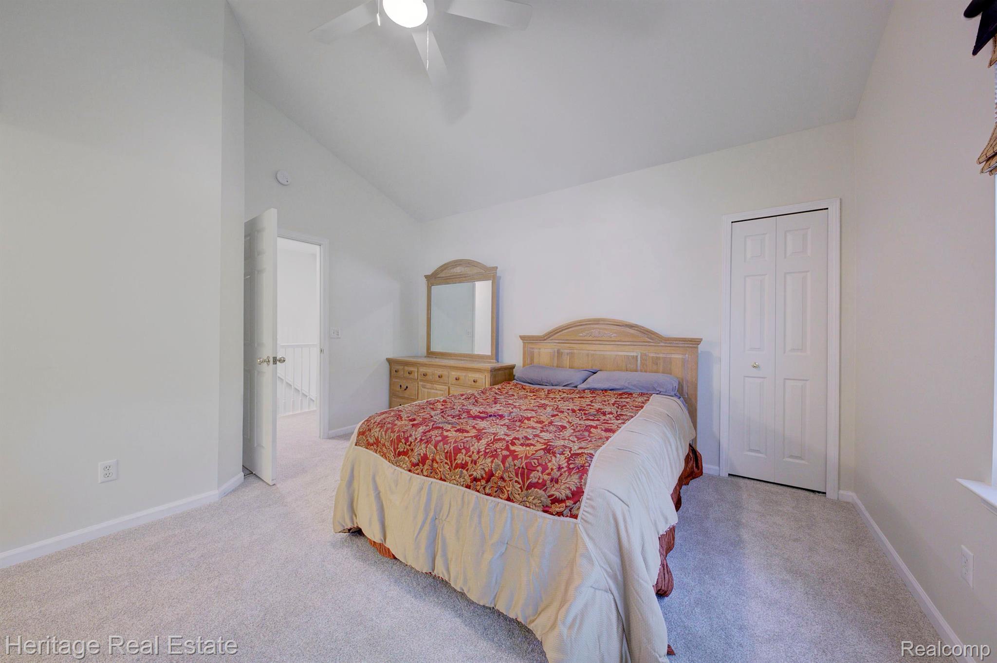 117 Eagle Ridge Road Lake Orion, MI 48360 - Photo 32 of 61 Primary bedroom with linen closet