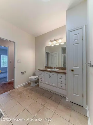 $1,975 | 4013 Pond View Drive, Clarks Summit, PA 18411