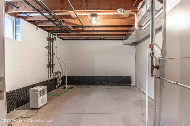 $1,975 | 4013 Pond View Drive, Clarks Summit, PA 18411