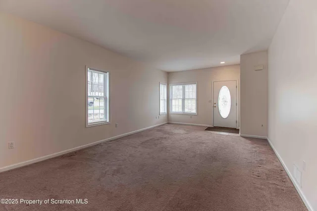 $1,975 | 4013 Pond View Drive, Clarks Summit, PA 18411